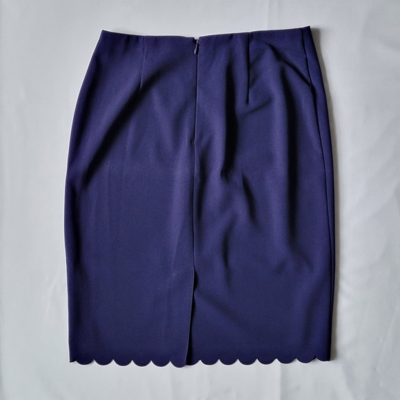 Woman's Banana Republic scalloped blue midi skirt - Picture 2 of 5